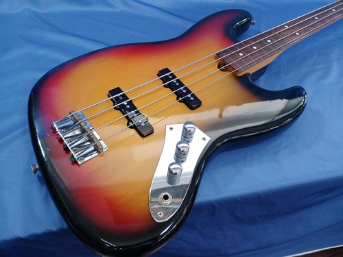 Guitare basse électrique