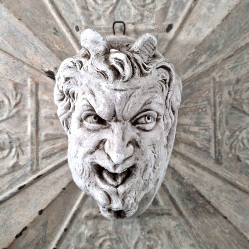 Tête diable murale en - diable,
