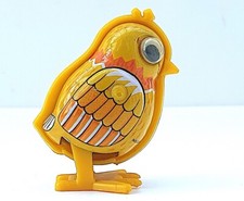 POUSSIN QUI PICORE ET YEUX QUI