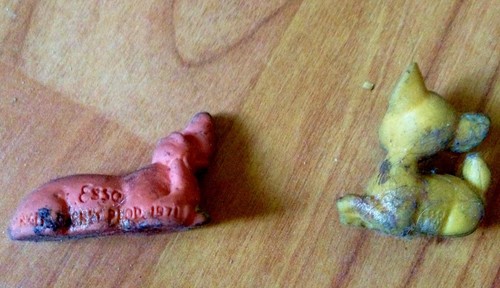 Deux figurines esso - esso, gomme