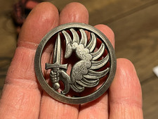 insigne de béret parachutiste métropolitain - légion ( sans marquages  )