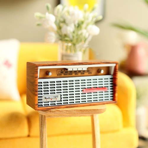 Réaliste miniature radio - réaliste,