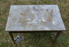 TABLE ANCIENNE, ancienne table, à manger, cuisine, bistrot, pour décor, cinéma .