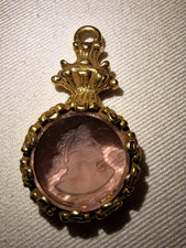 Pendentif couleur or vintage