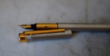 Stylo plume must - plume, de