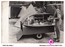 CAMPING 1956,  EXPOSITION À VIENNE, LA NOUVELLE REMORQUE CUISINE-RANGEMENT -P451