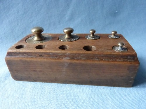 Ancienne petite boite - , poids