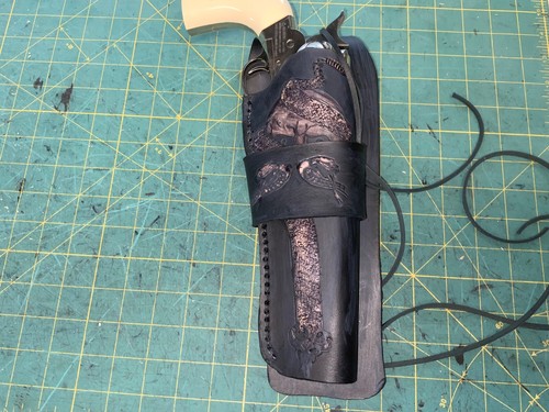 Revolver custom carving - revolver,