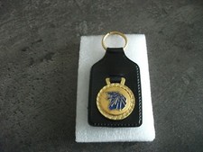 1 porte clés ancien automobile  peugeot  Gien ( 45 )