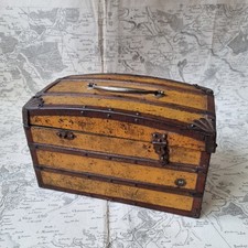 LEFEVRE UTILE LU BOITE Forme Malle Ancienne Publicitaire Tôle Lithographiée 1901