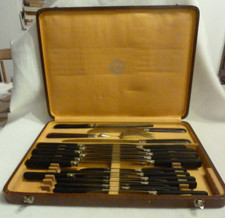 SERVICE A DÉCOUPER, COUTEAUX DE TABLE + A DESSERT MANCHE EN ÉBÈNE - MANUFRANCE