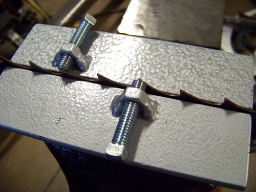 Bandsaw blade tooth setter