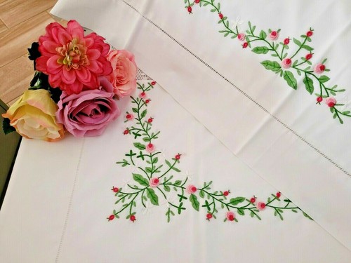 Spectaculaire drap brodé