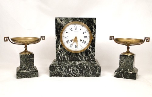 Pendule borne garniture - , de