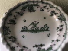 MOUSTIERS ANCIENNE ASSIETTE CAMAÏEU VERT OISEAU DANSANT XVIII ème