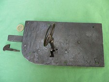 Clenche plaque à clef fer mentonnet ancienne porte pousse droite