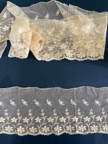 Ancienne dentelle sur tulle