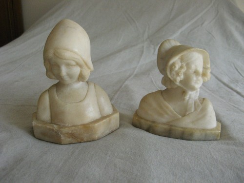 Rare paire bustes femme - de,