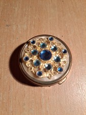 Boîte à pilules vintage avec