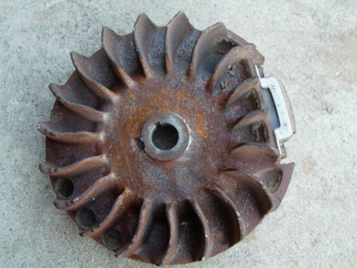 Volant magnetique moteur - magnetique,