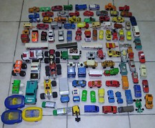 LOT DE + 100 VOITURES JOUETS