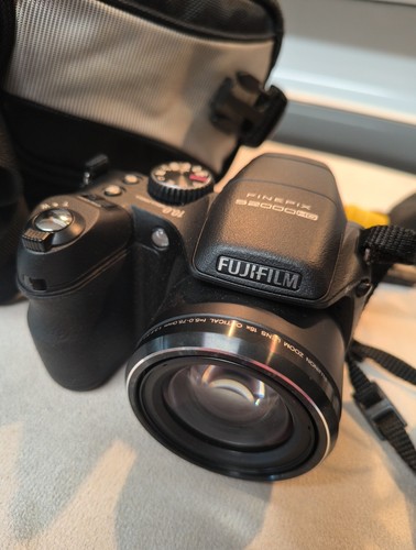 Fuji finepix s2000 black - s2000, hd