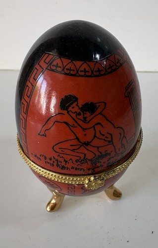 Oeuf porcelaine sur - en,