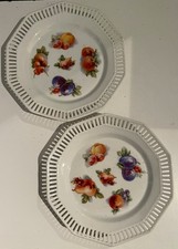 Bel ensemble de 2 Assiettes Anciennes Ajourée En Porcelaine Décor de  Fruits