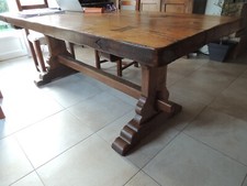 table séjour monastère avec bancs