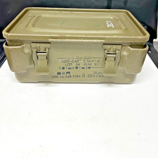 Caisse à munition de l’armée en métal kaki, militaria, France 39 cm X 24 cm X 17