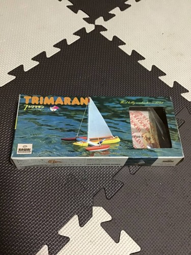 Trimaran bois caoutchouc - en, à