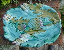 LUNEVILLE plat en BARBOTINE aux ASPERGES et aux ARTICHAUTS XIXème L. 36cm T.B.E