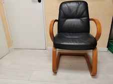 Fauteuil visiteur cuir noir