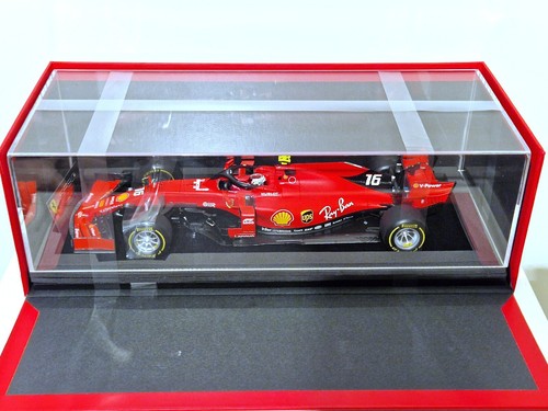 Ferrari looksmart sf90 f1 - 1/18,
