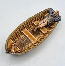 Sculpture figurine Homme dans bateau en porcelaine de Wade England XXème