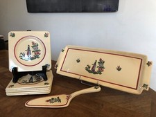 JOLI SERVICE A CAKE en