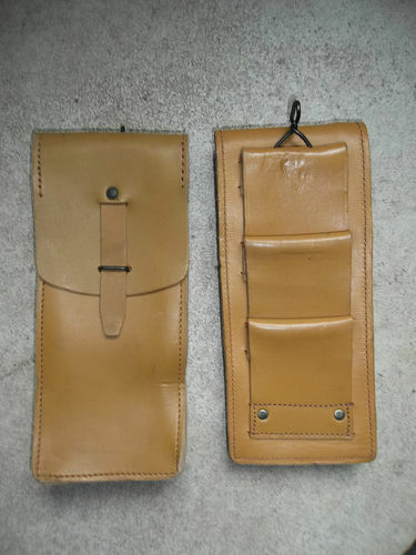 Paire pochettes militaires