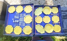 JOUET ANCIEN:  DINETTE EN CÉRAMIQUE MARQUE GIEN JAUNE VINTAGE EN BOÎTE D'ORIGINE
