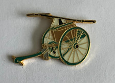 74 - Pin's POMPE INCENDIE MANUELLE - SAPEURS POMPIERS FEUERWEHR