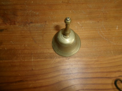 Ancienne petite cloche - petite, en