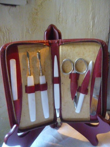 Trousse manucure vintage rouge - manucure,