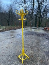 Perroquet portant à vêtements en fer forgé rouge en bon état et démontable 