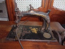sortie de grenier Ancienne Machine A Coudre Hurtu Vintage pedale no singer pfaff