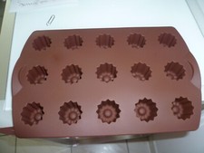 TUPPERWARE NEUF   MOULE SILICONE A CANNELES  COLLECTOR