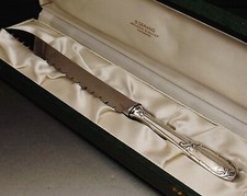 NOGENT GRAND COUTEAU A PAIN MANCHE EN METAL ARGENTE LAME INOX ETAT NEUF Ca1960