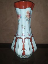 Beau vase en porcelaine peint Cluj-Napoca Roumanie signé