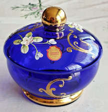 Boite en cristal de bohème, bleu à fleurs émaillées en relief et dorures