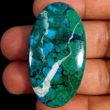 62.25Cts. Cabochon ovale vert