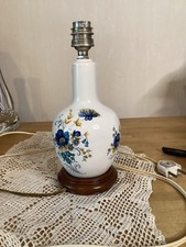 Petite Lampe De Chevet En Porcelaine Fleurie Base Bois Baïonnette Vintagé 