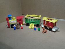 Ancien Train Fisher Price 1975 /  sa Loco + 2 wagons + 4 personnages + 2 animaux